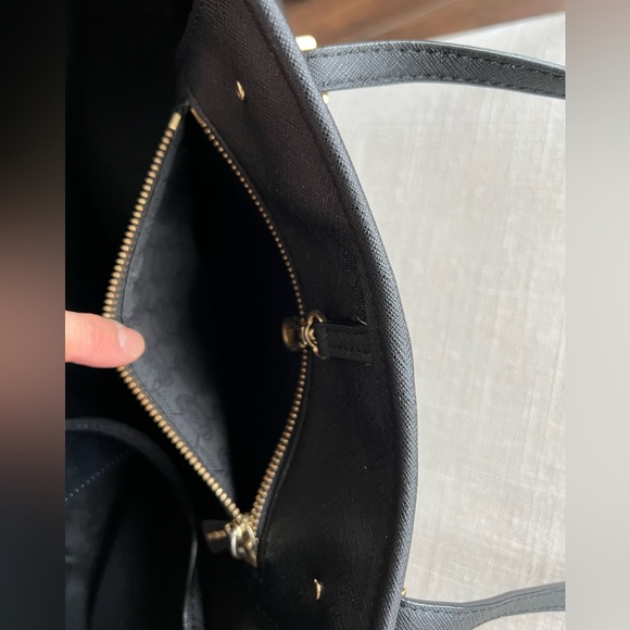 Authentic Michael Kors Genuine Leather Shoulder Bag+a bonus silk scarf - Picture 11 of 13